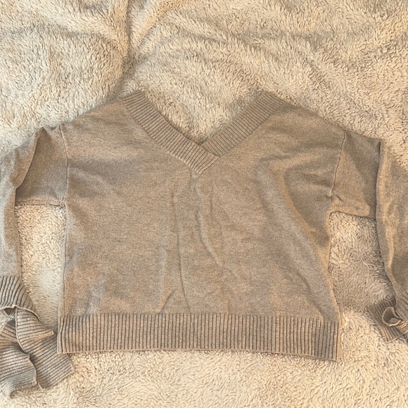 ABOUND SWEATER - Picture 1 of 3